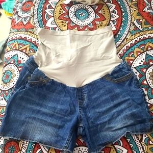 Maternity shorts